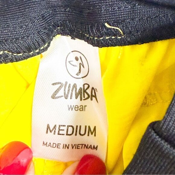 Zumba NWT! Women's Stellar Cargo Capri Pants in Lemon w/Elastic Waist Size M - Picture 3 of 5